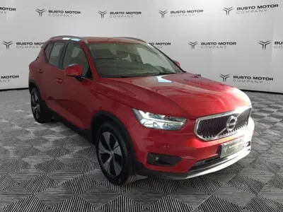Volvo XC40 T2 Momentum Pro del 2021 usata a Varese