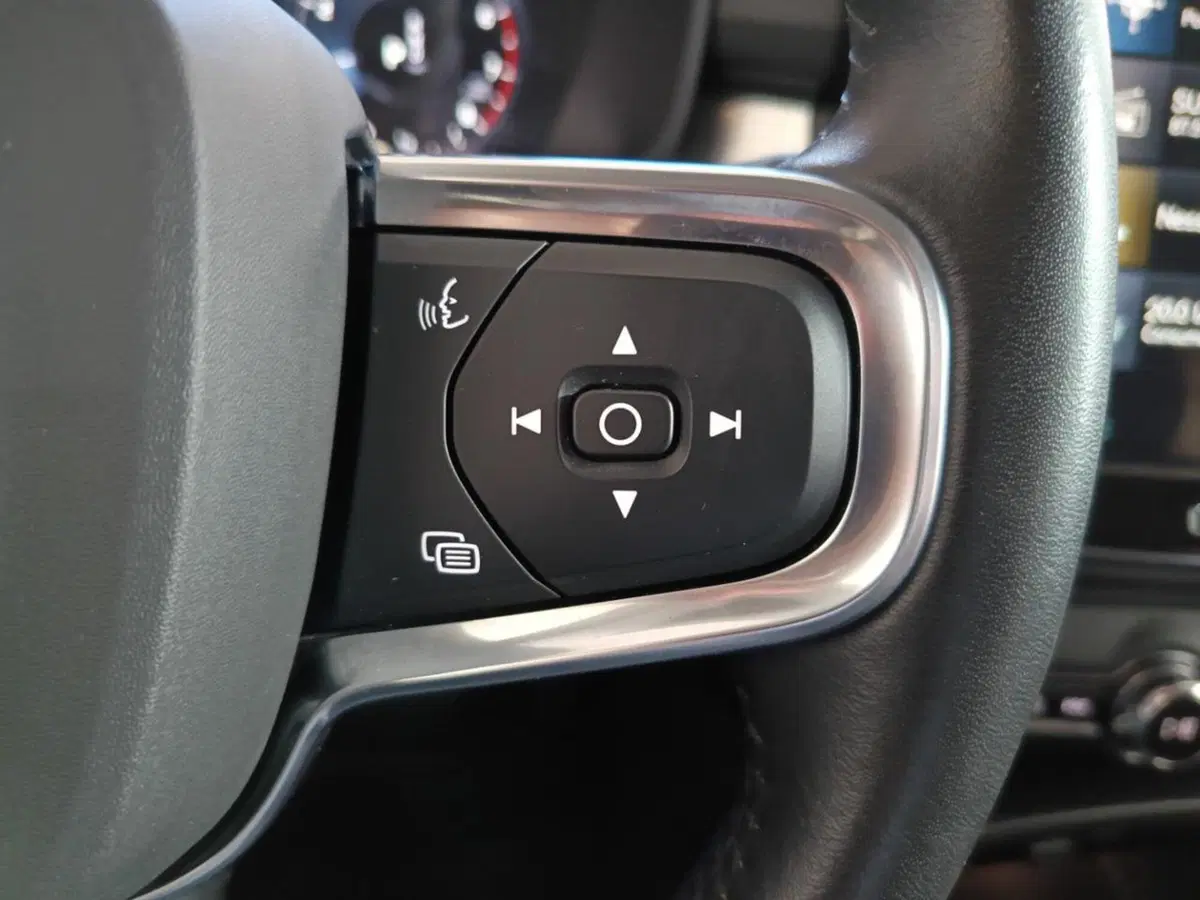 Volvo XC40 usata a Varese (16)