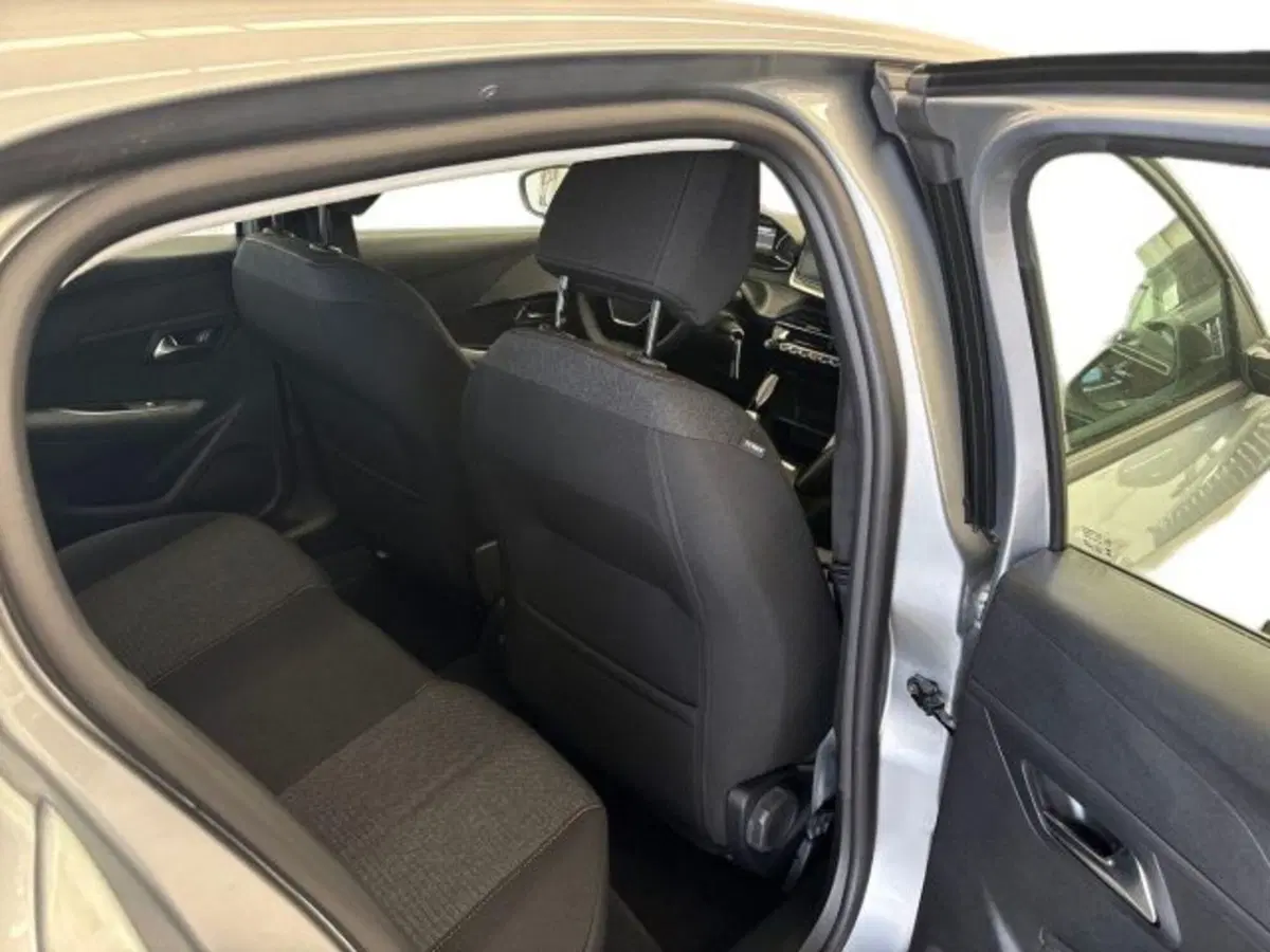 Peugeot 208 nuova a Ancona (17)