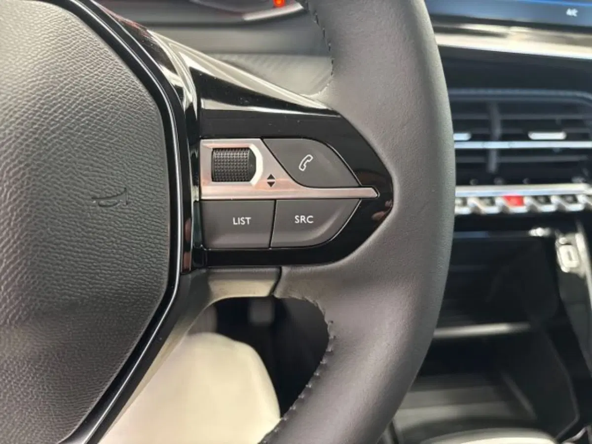 Peugeot 208 nuova a Ancona (20)