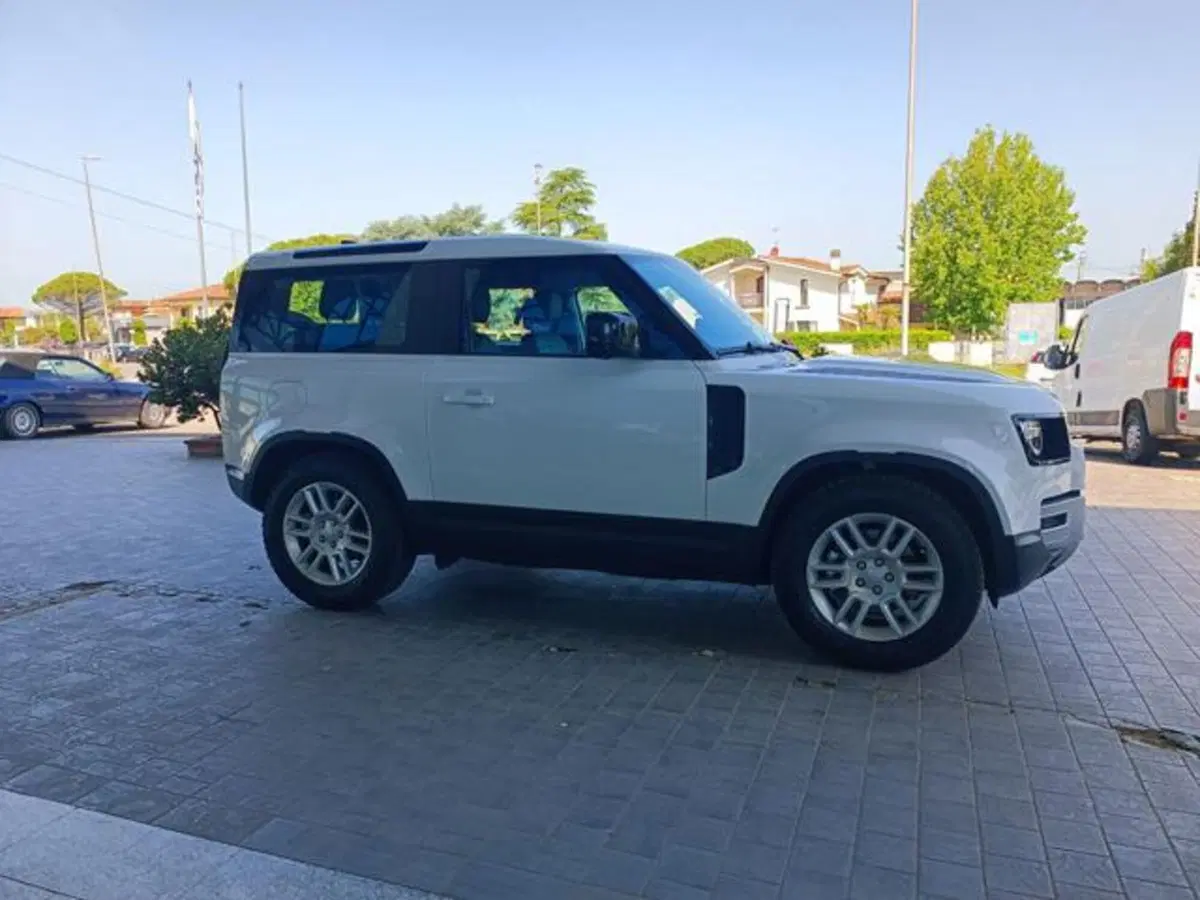 Land Rover Defender usata a Pisa (11)
