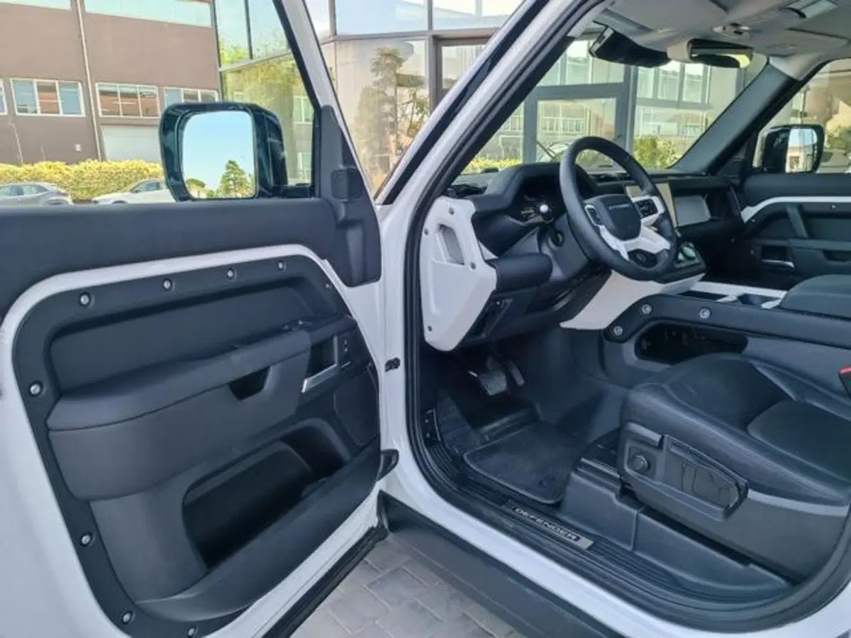 Land Rover Defender usata a Pisa (18)