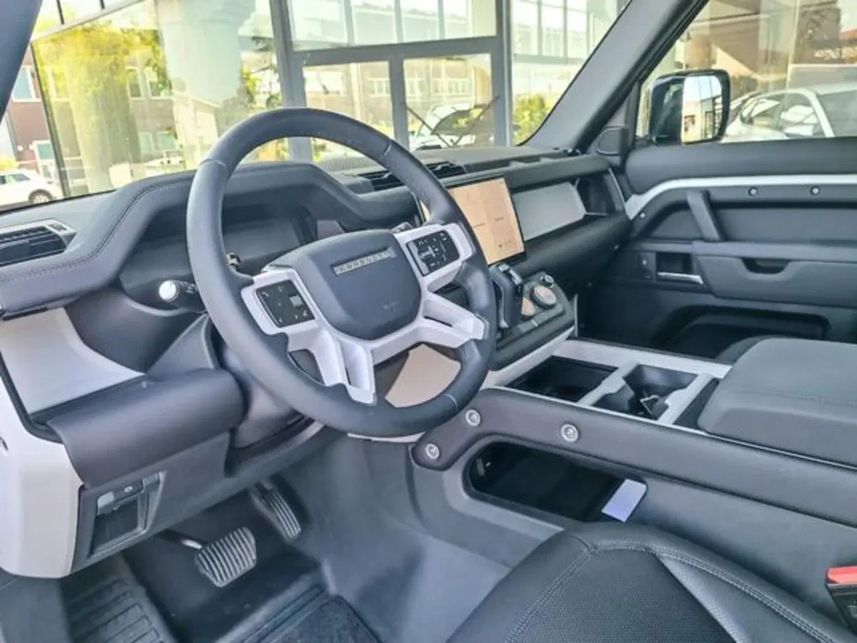 Land Rover Defender usata a Pisa (19)
