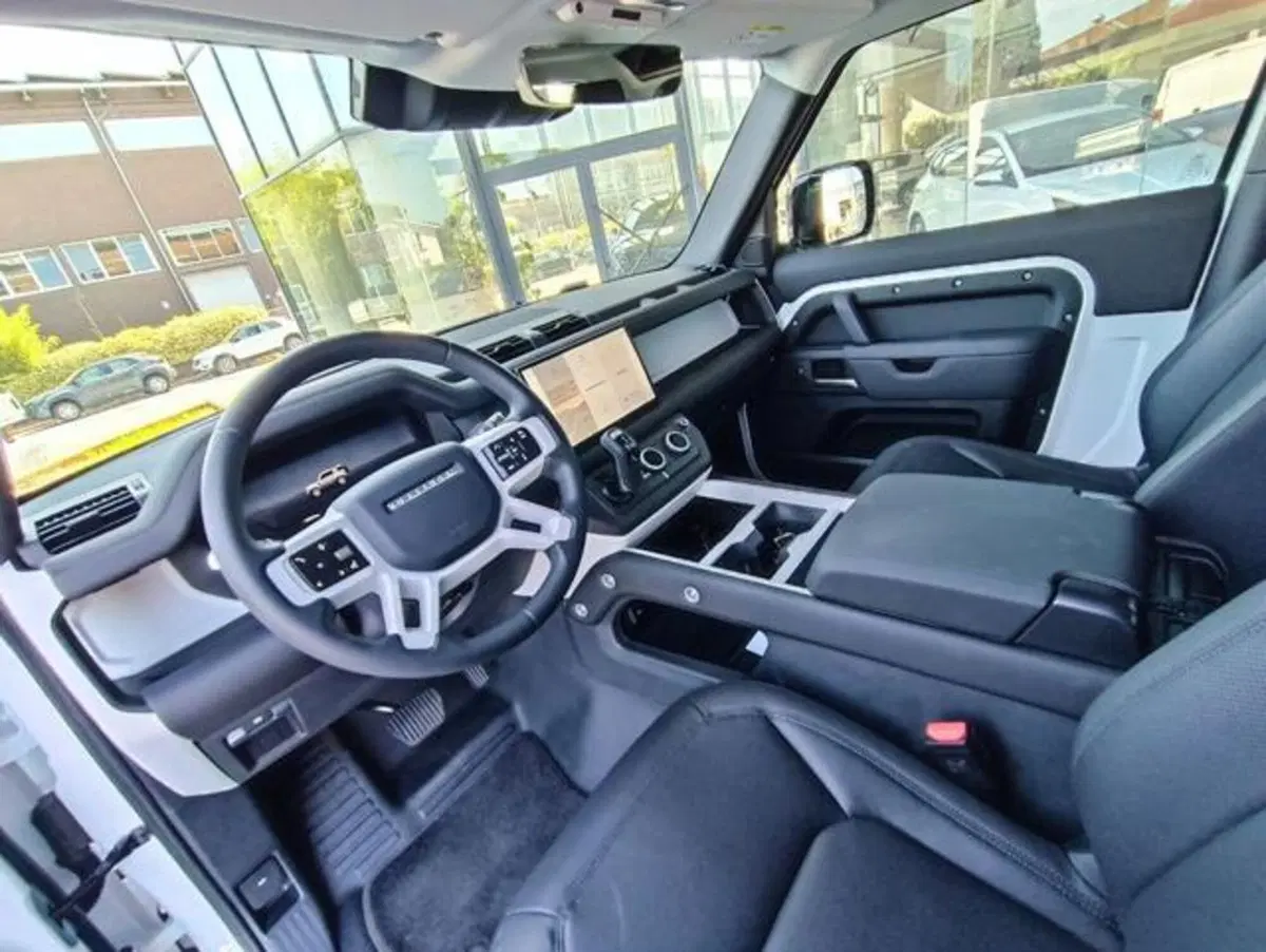 Land Rover Defender usata a Pisa (20)
