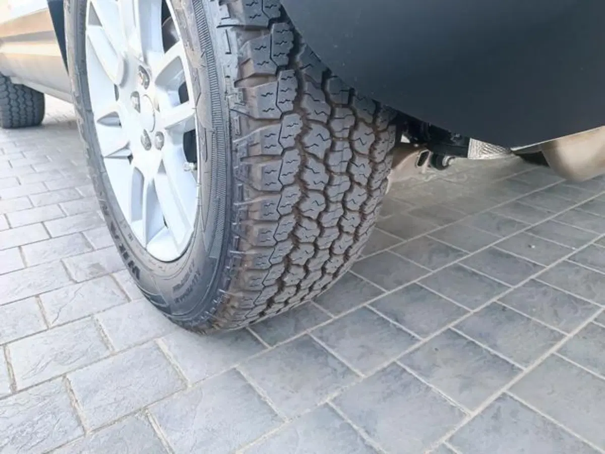 Land Rover Defender usata a Pisa (5)