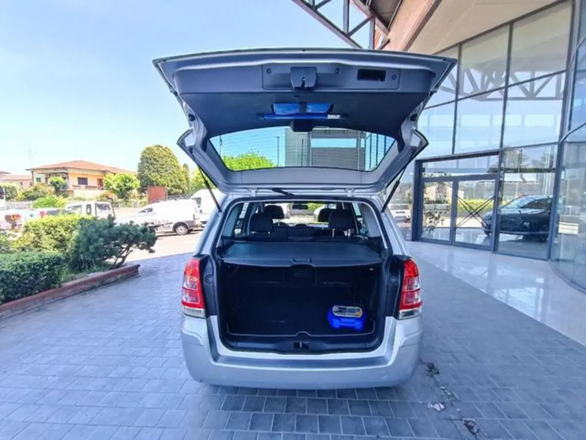 Opel Zafira usata a Pisa (10)