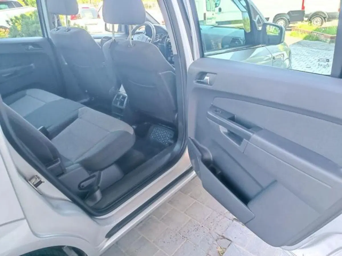 Opel Zafira usata a Pisa (13)