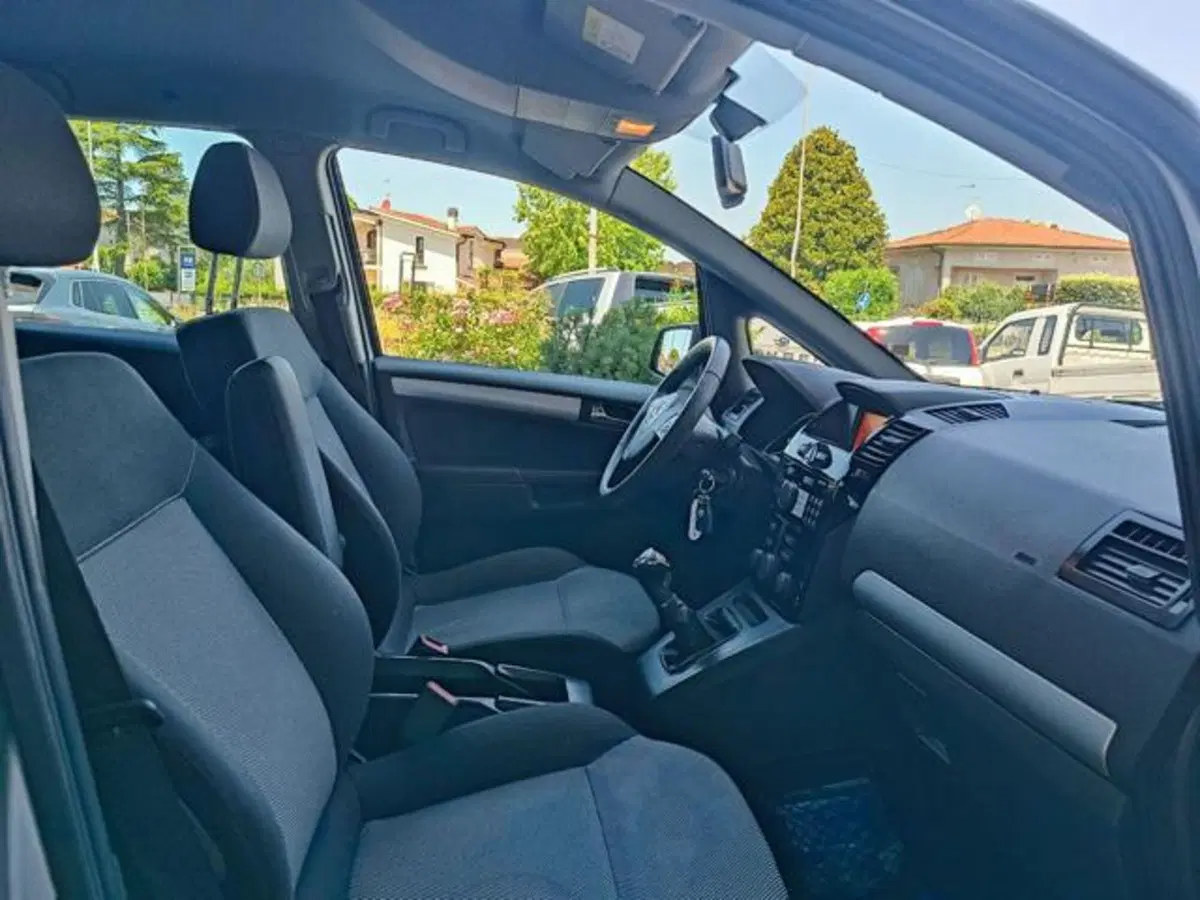 Opel Zafira usata a Pisa (14)