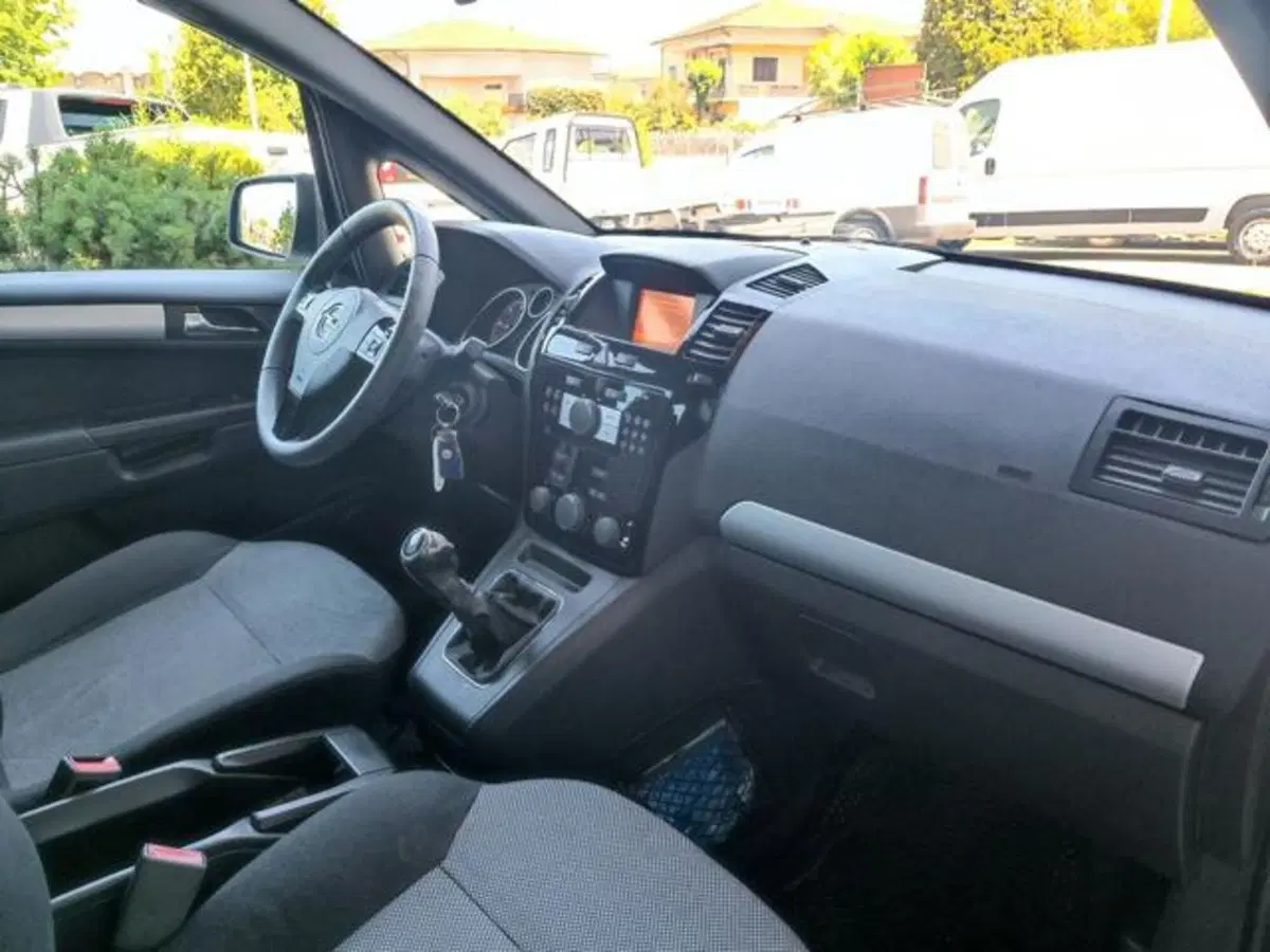Opel Zafira usata a Pisa (15)