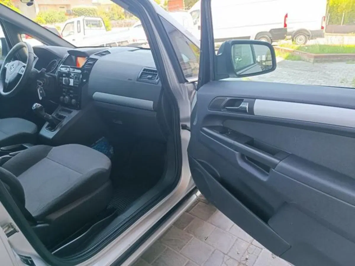 Opel Zafira usata a Pisa (16)