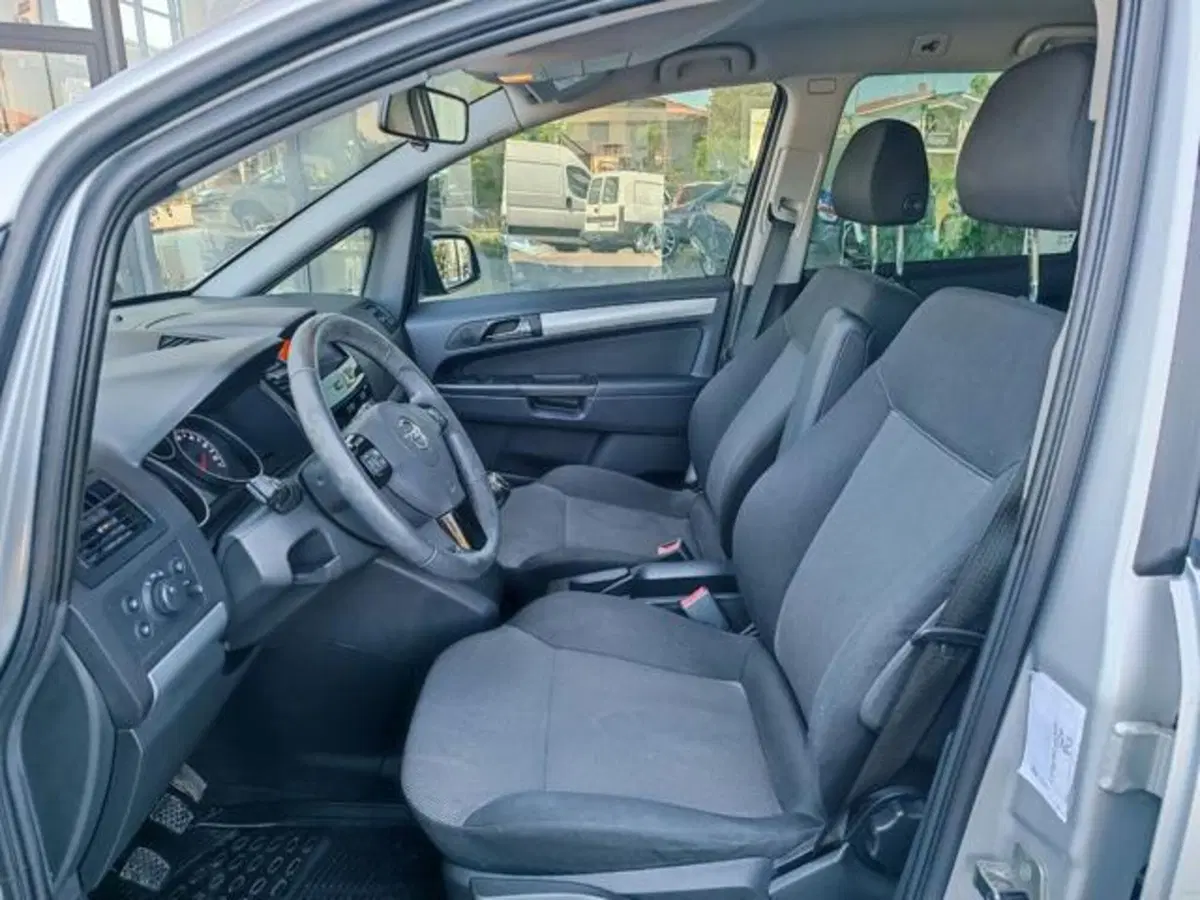 Opel Zafira usata a Pisa (4)