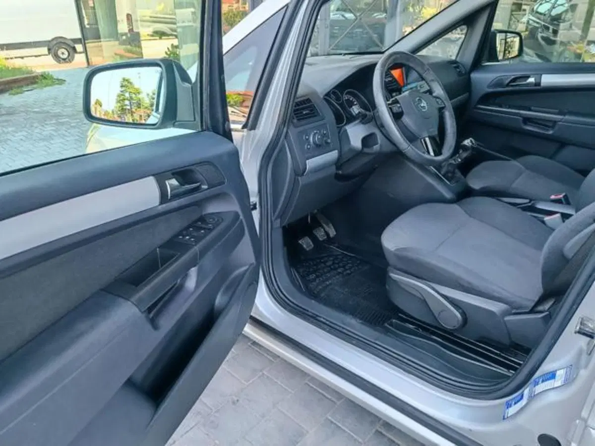 Opel Zafira usata a Pisa (5)