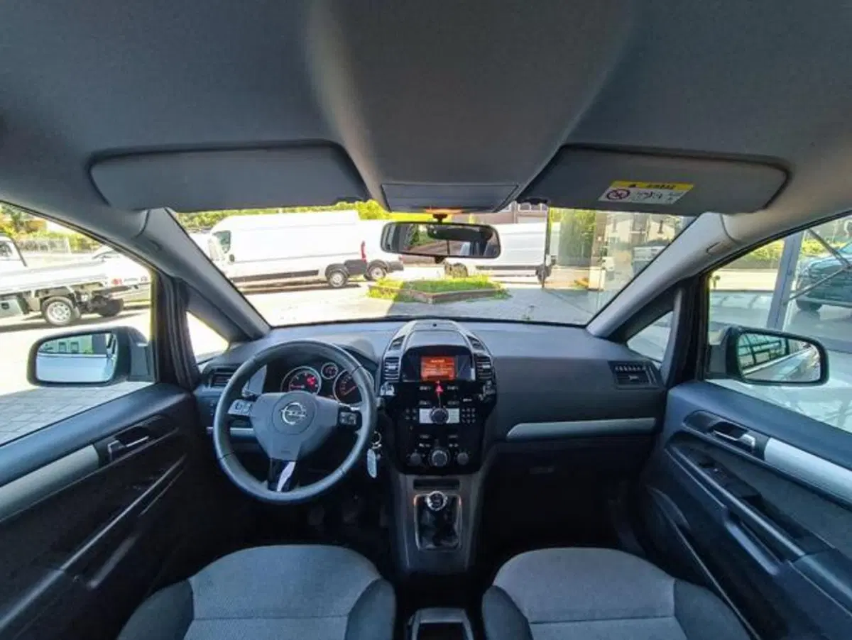 Opel Zafira usata a Pisa (9)