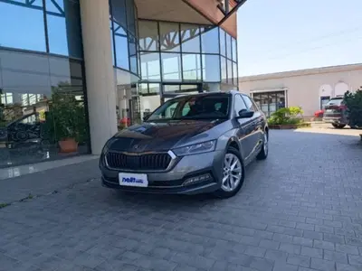 Skoda Octavia Station Wagon 2.0 TDI EVO SCR 150 CV DSG 4x4 Wagon Style del 2023 usata a Castelfranco di Sotto