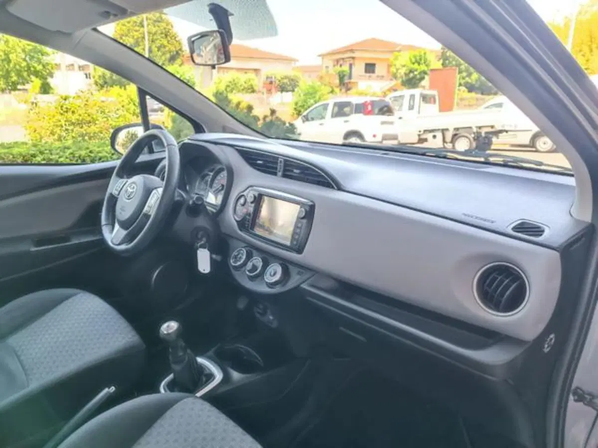 Toyota Yaris usata a Pisa (12)
