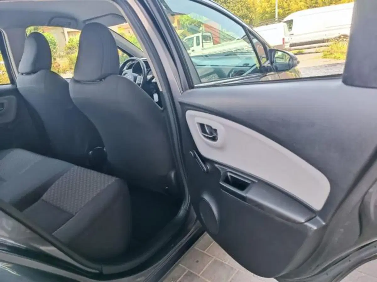 Toyota Yaris usata a Pisa (14)