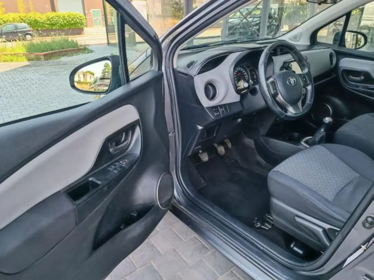 Toyota Yaris usata a Pisa (19)