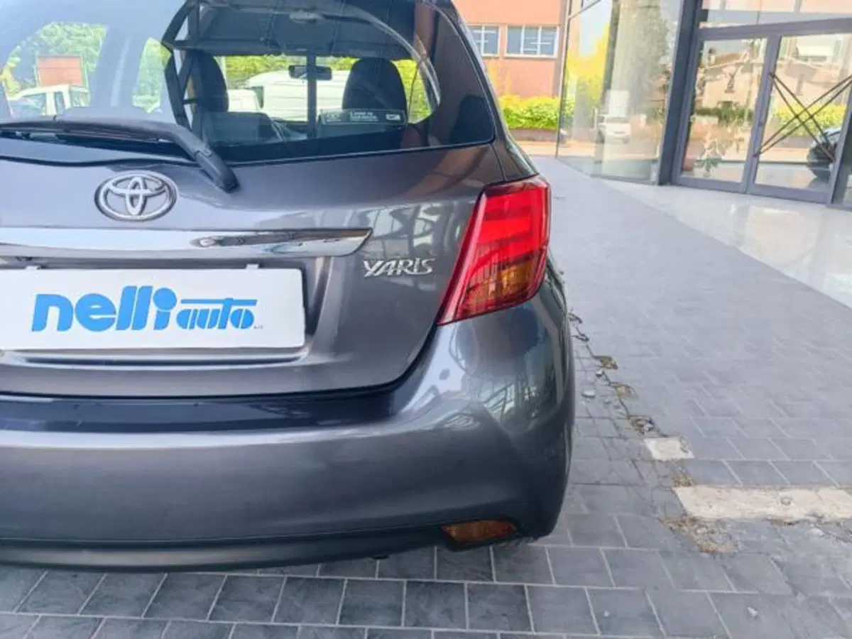 Toyota Yaris usata a Pisa (2)