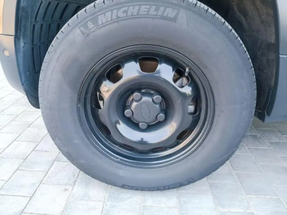 Land Rover Defender usata a Pisa (10)
