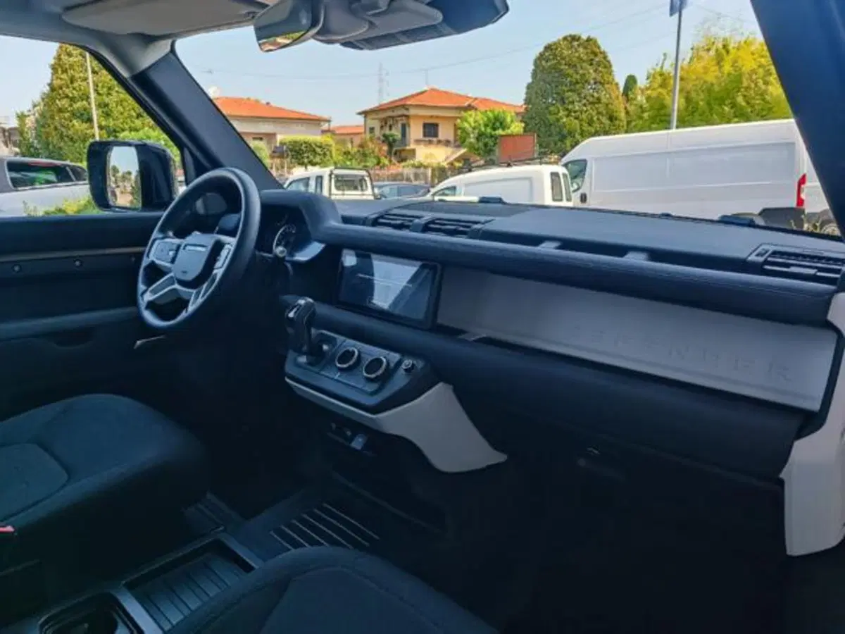Land Rover Defender usata a Pisa (16)