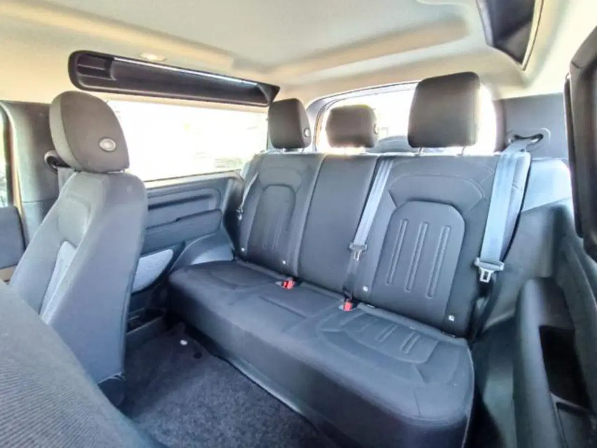 Land Rover Defender usata a Pisa (20)