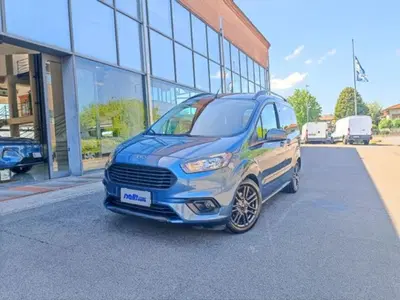 Ford Tourneo Courier 1.5 TDCI 100 CV Sport del 2021 usata a Castelfranco di Sotto