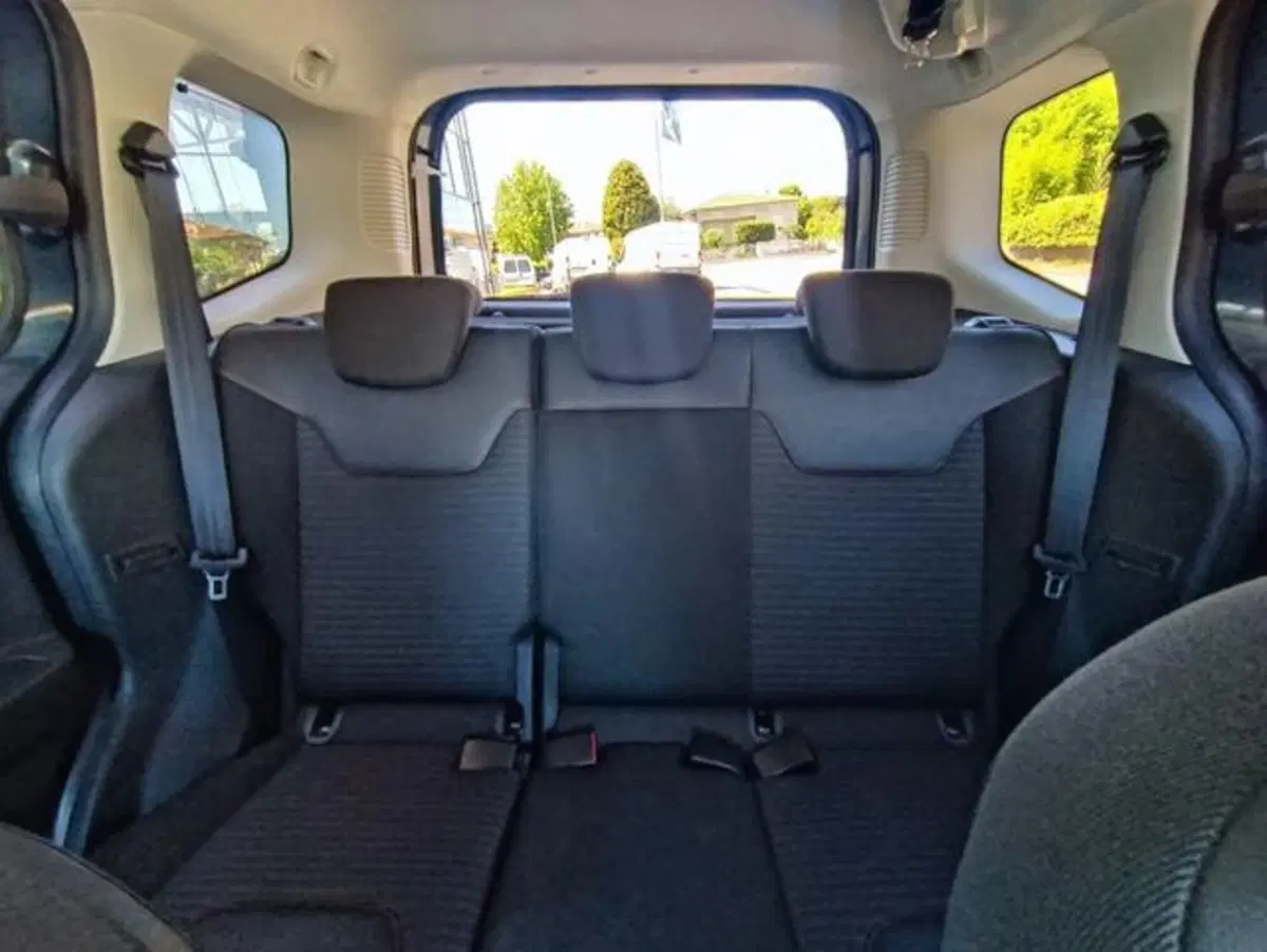 Ford Tourneo Courier usata a Pisa (3)
