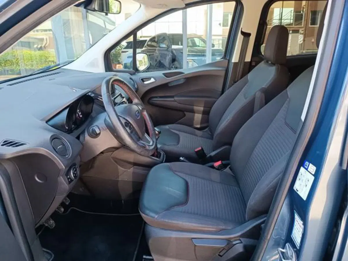 Ford Tourneo Courier usata a Pisa (4)