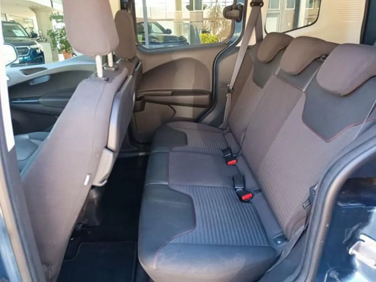 Ford Tourneo Courier usata a Pisa (7)
