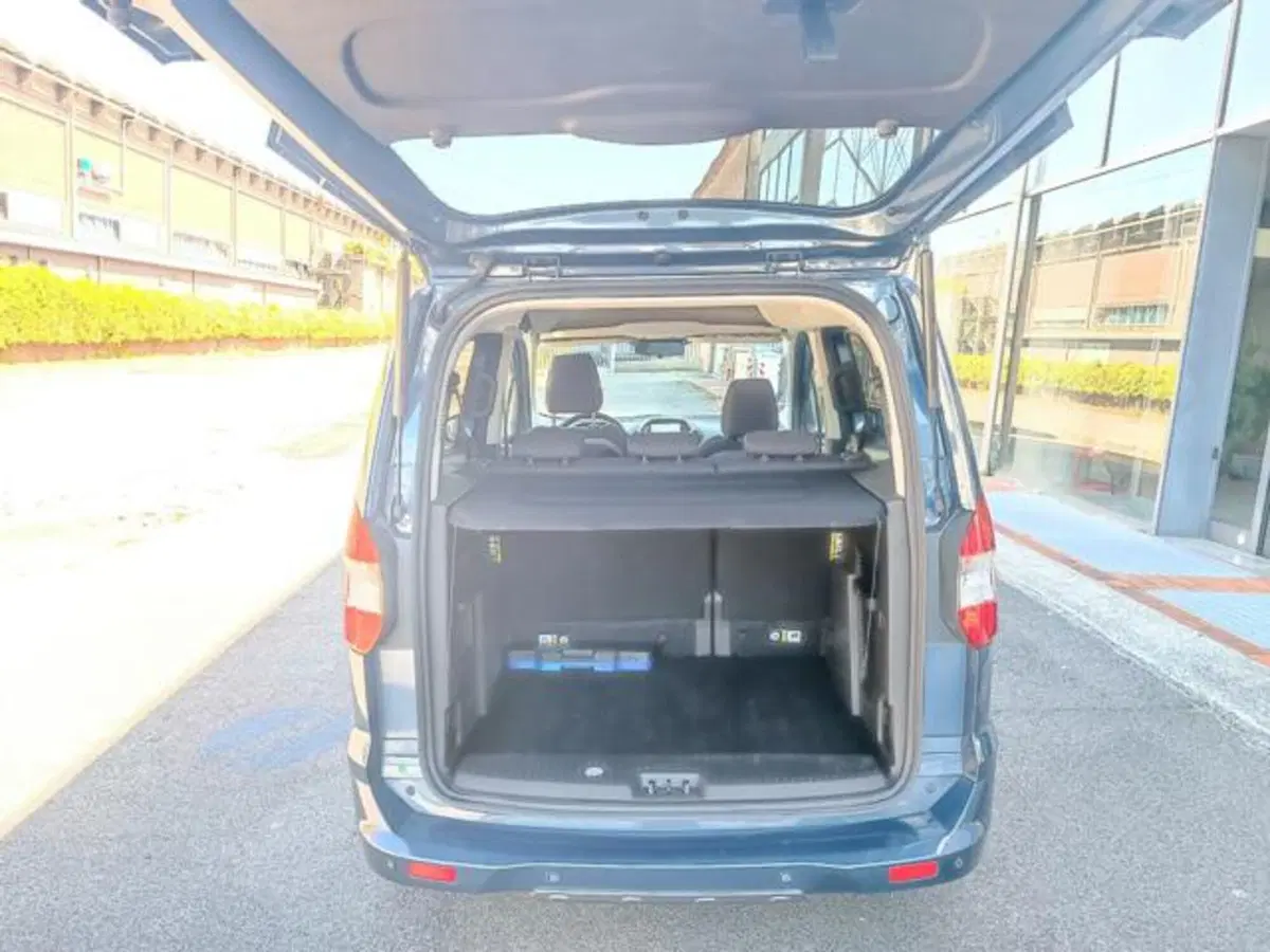 Ford Tourneo Courier usata a Pisa (9)