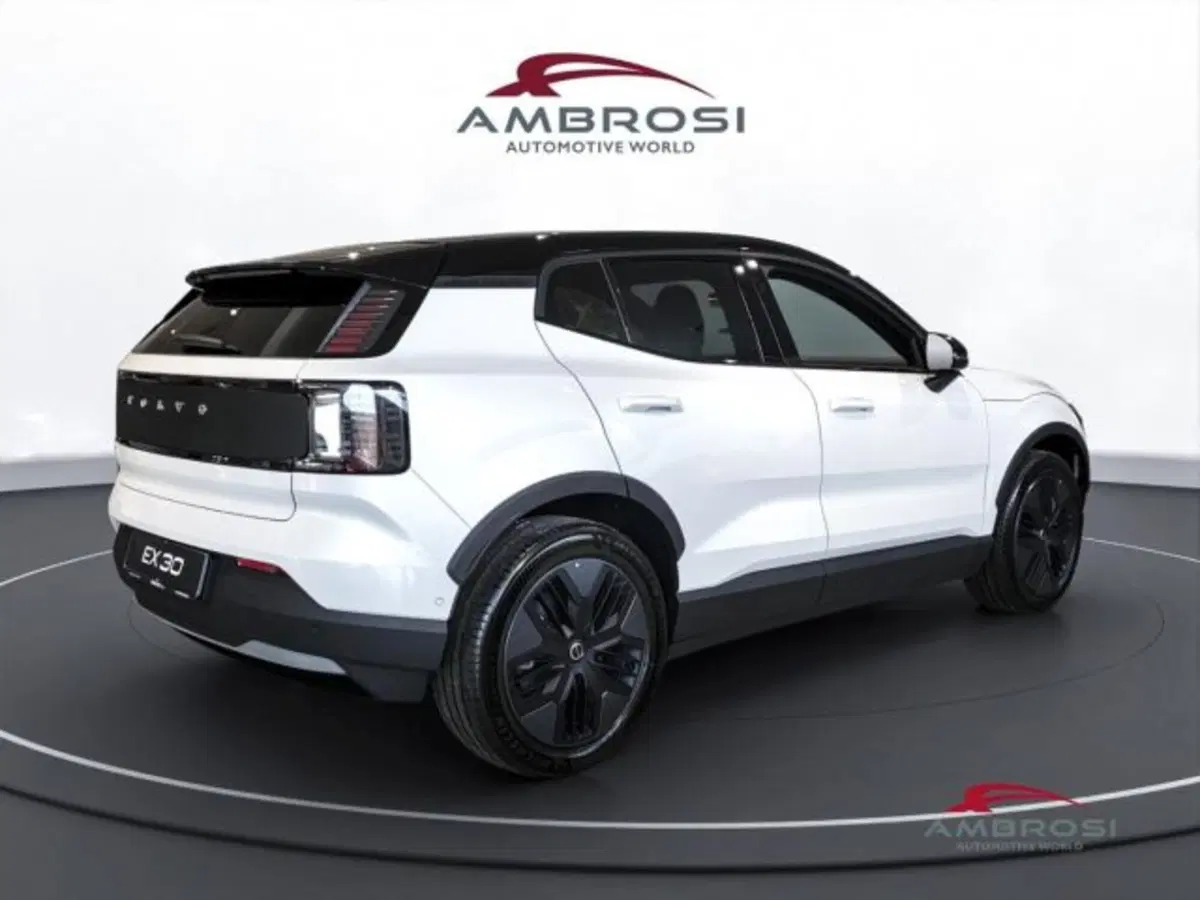 Volvo EX30 Cross Country nuova a Perugia (2)