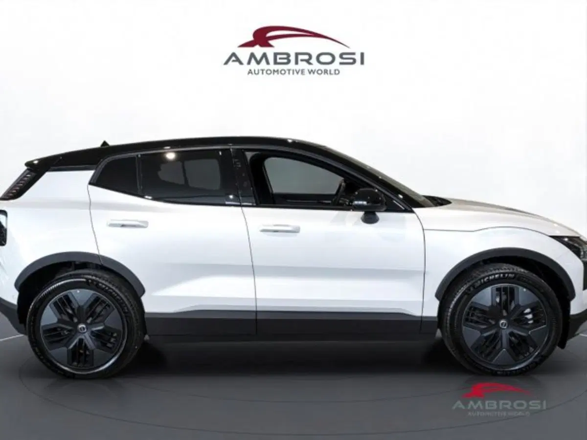 Volvo EX30 Cross Country nuova a Perugia (4)