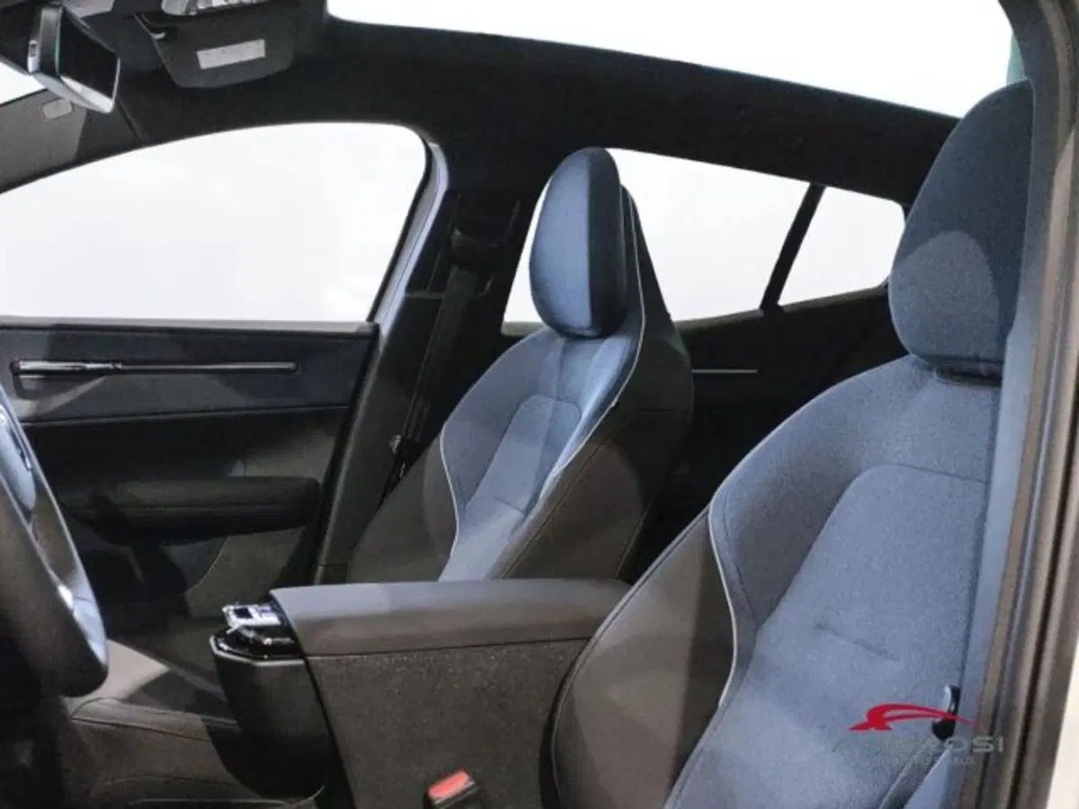 Volvo EX30 Cross Country nuova a Perugia (8)