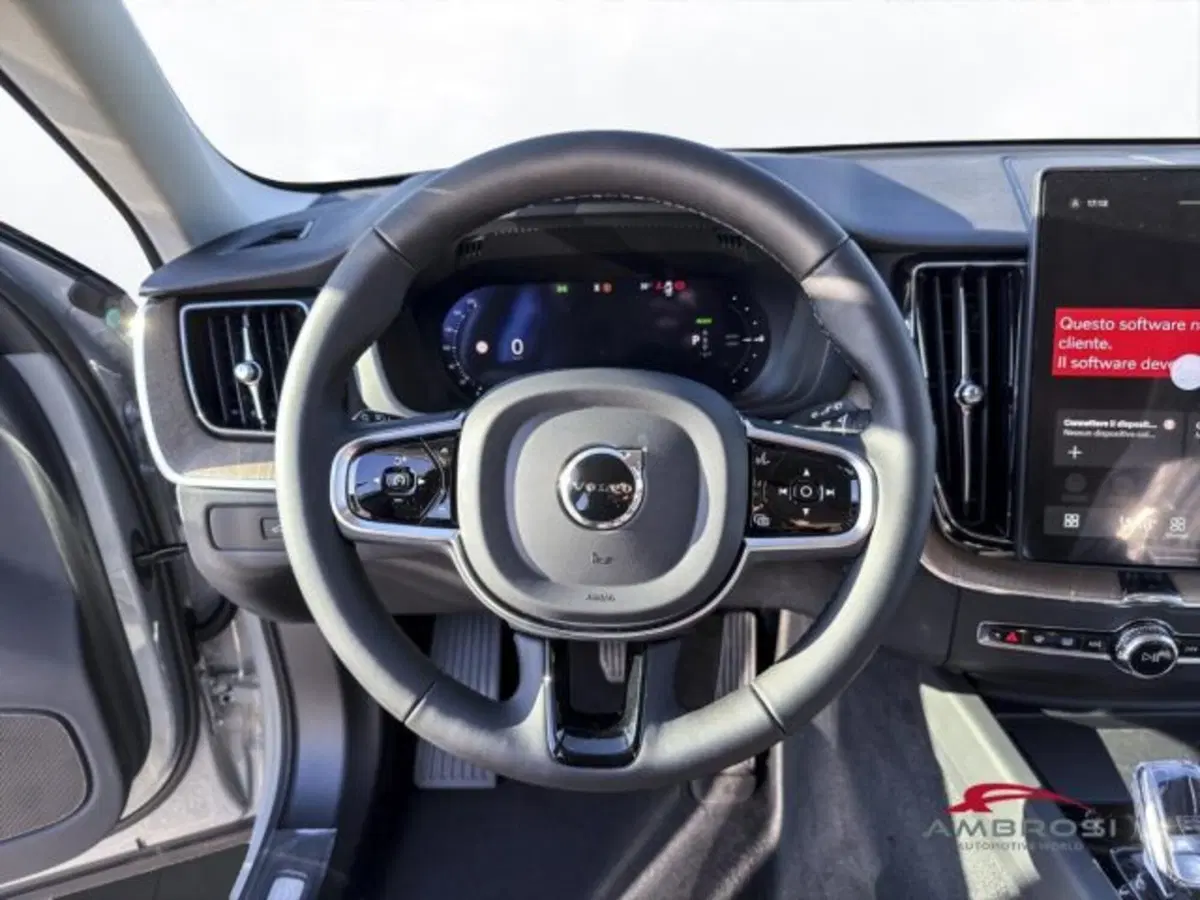 Volvo XC60 nuova a Perugia (11)