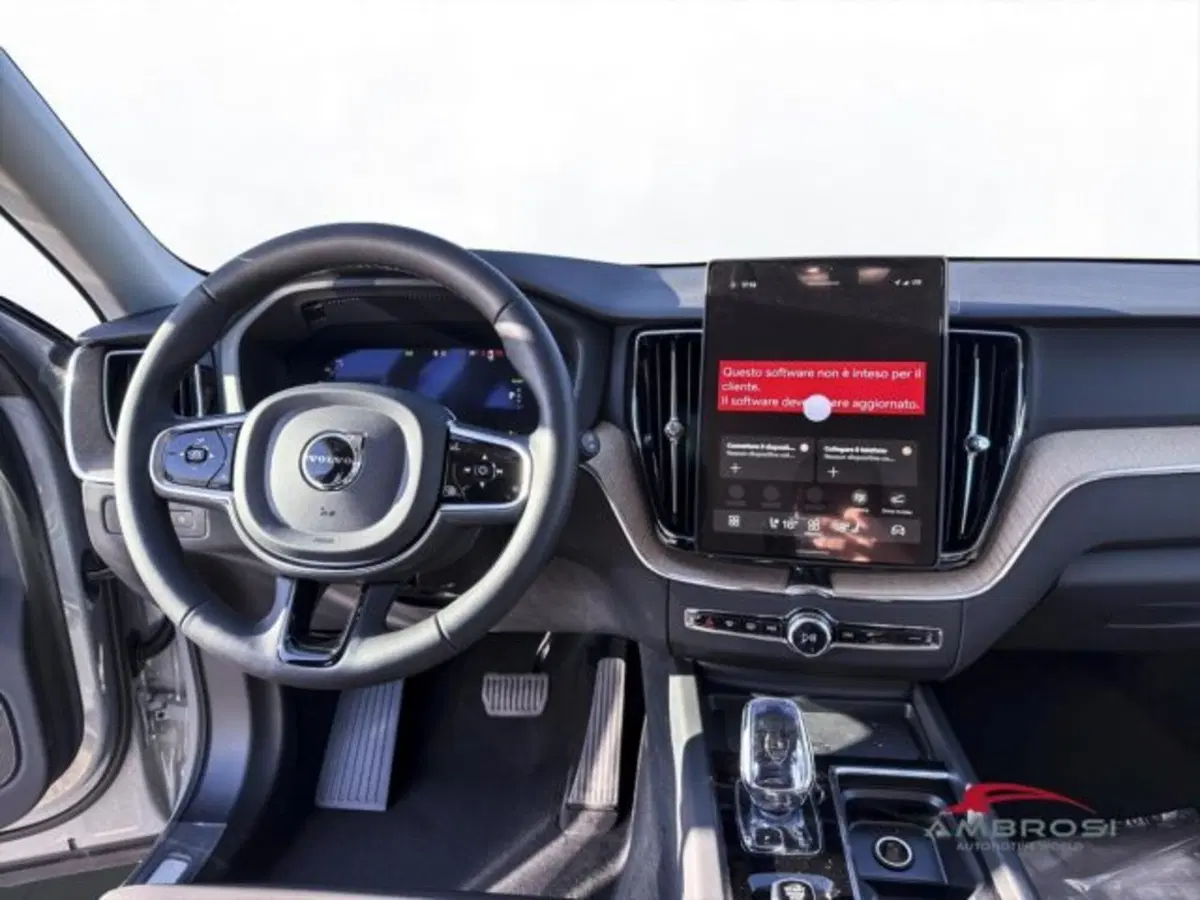 Volvo XC60 nuova a Perugia (12)