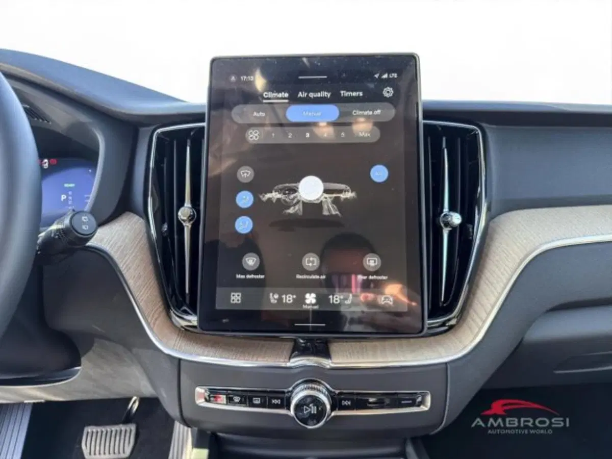 Volvo XC60 nuova a Perugia (13)