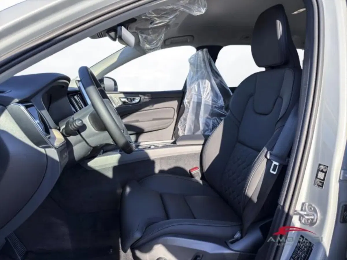 Volvo XC60 nuova a Perugia (9)