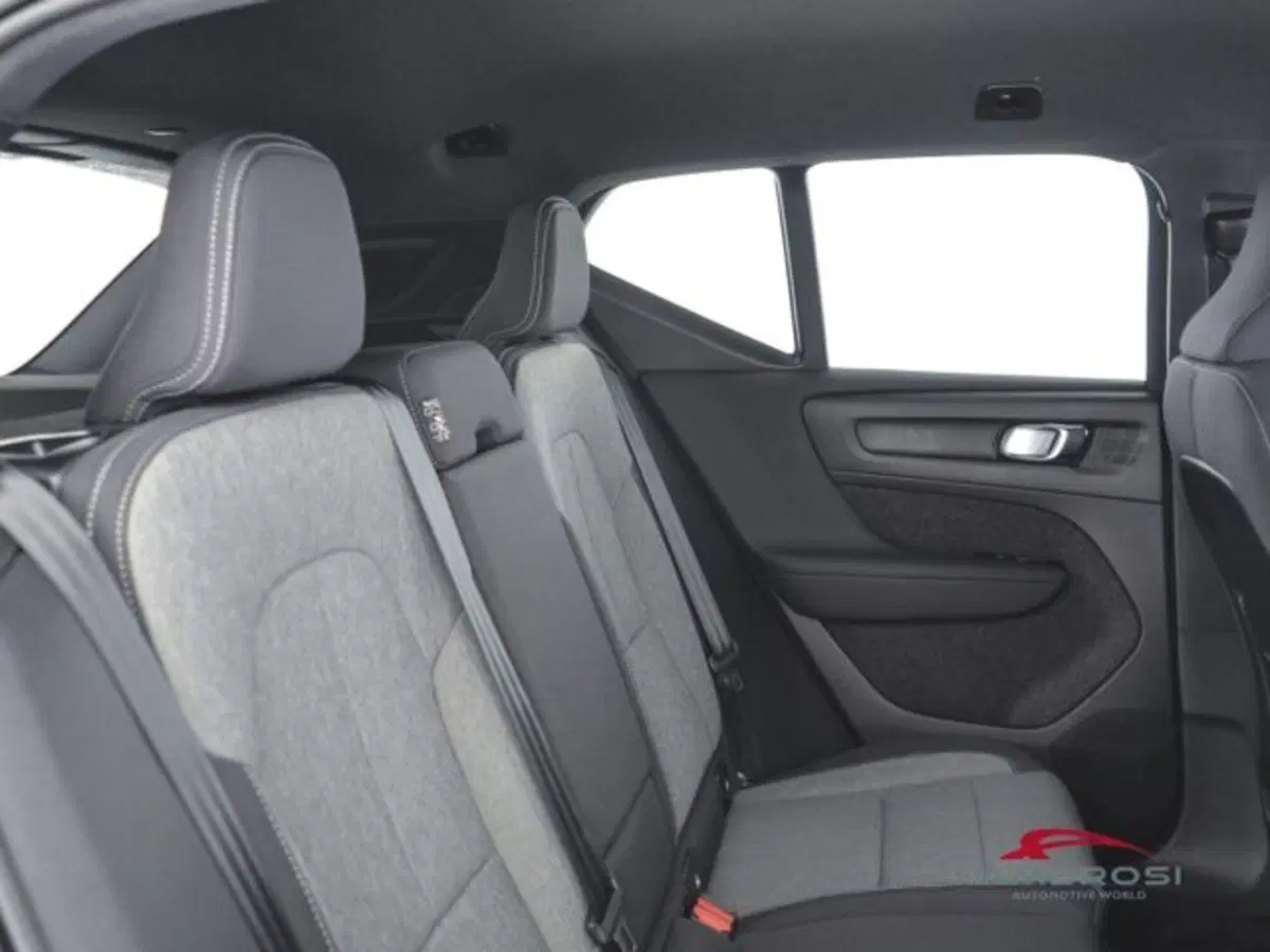 Volvo XC40 nuova a Perugia (10)