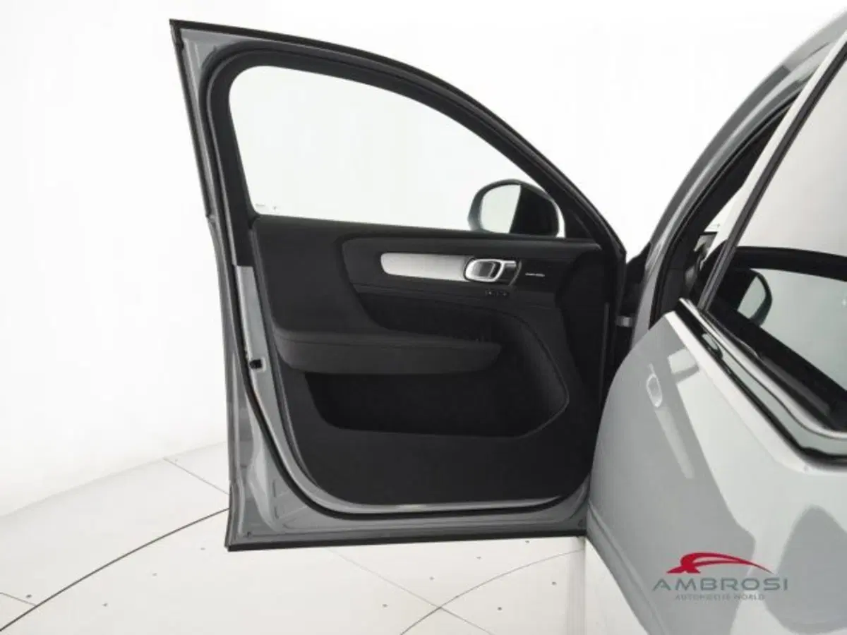 Volvo XC40 nuova a Perugia (11)