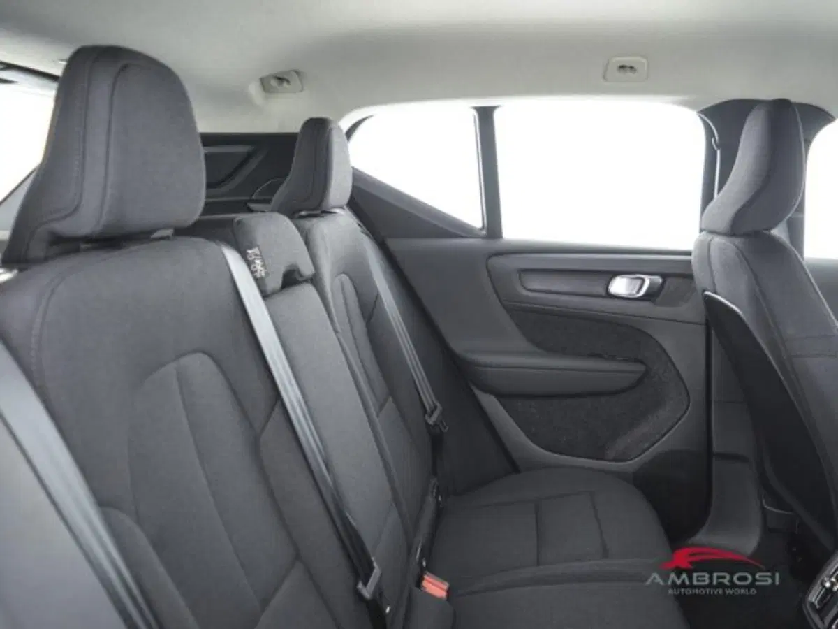 Volvo XC40 nuova a Perugia (10)