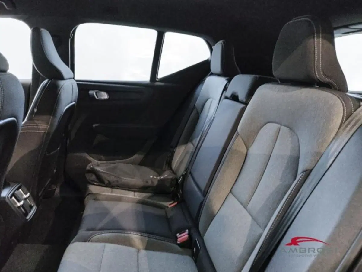 Volvo XC40 nuova a Perugia (8)