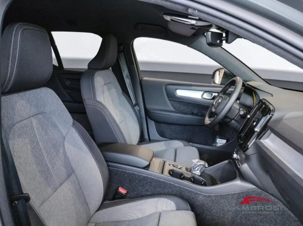 Volvo XC40 nuova a Perugia (9)