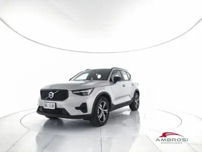 Volvo XC40 B3 automatico Plus Dark nuova a Corciano