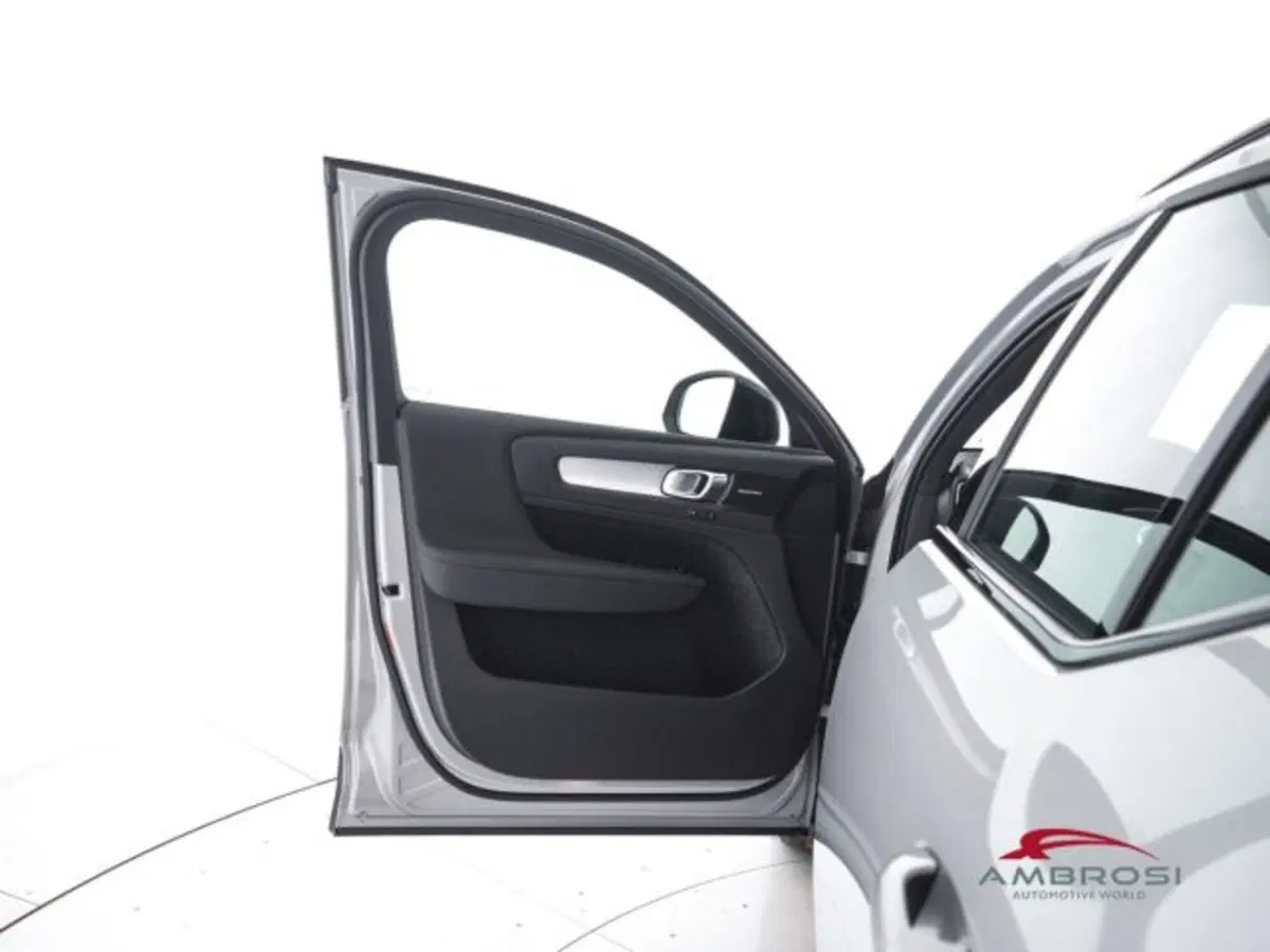 Volvo XC40 nuova a Perugia (11)