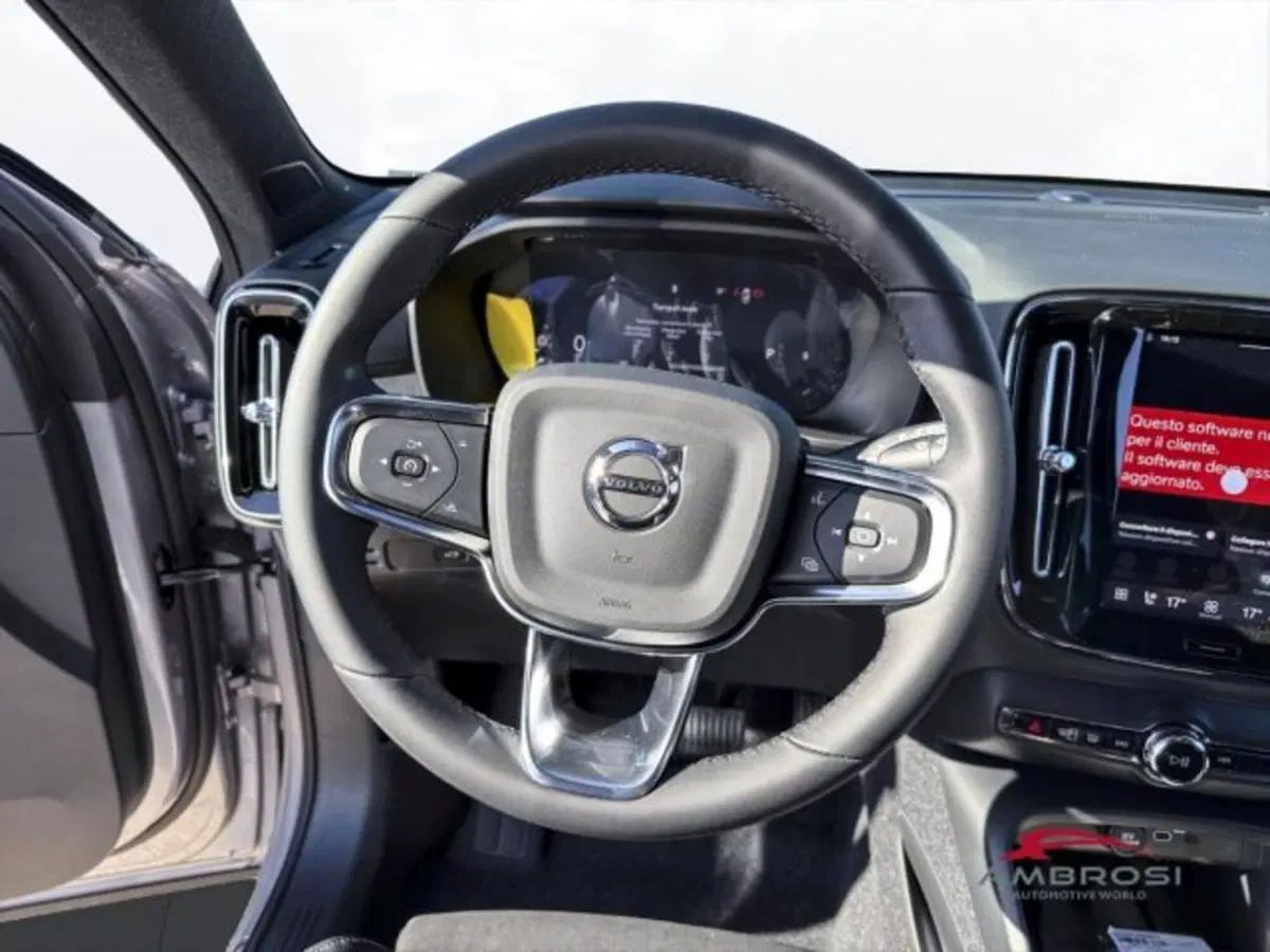 Volvo XC40 nuova a Perugia (12)