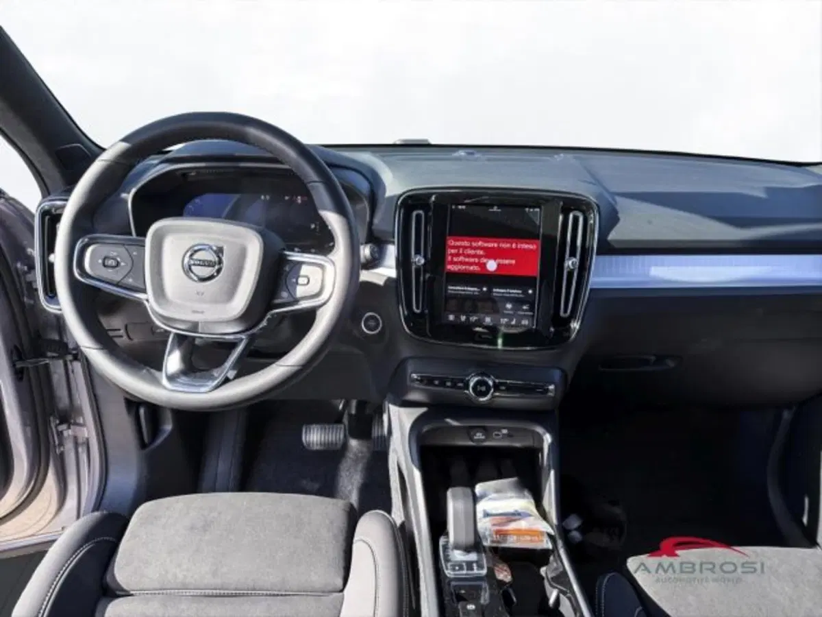 Volvo XC40 nuova a Perugia (13)