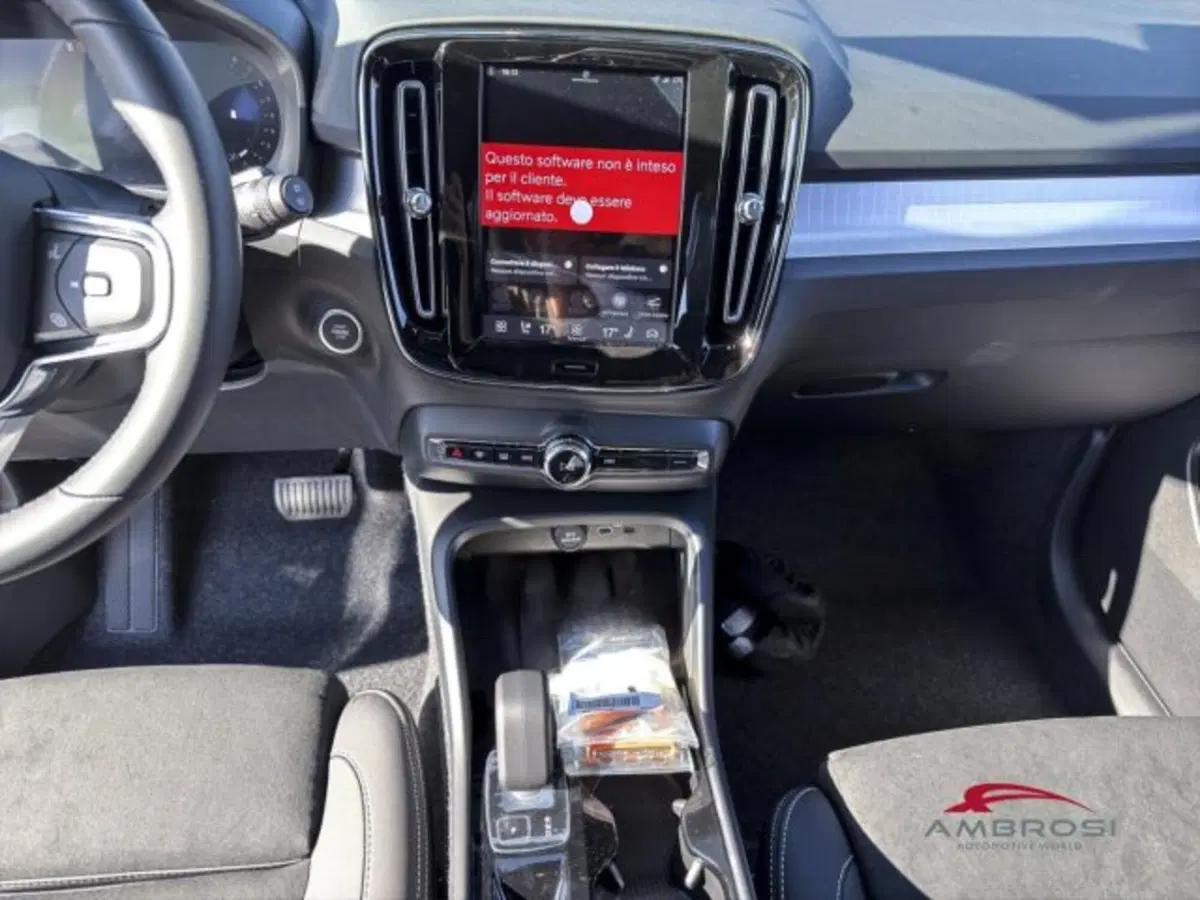 Volvo XC40 nuova a Perugia (14)