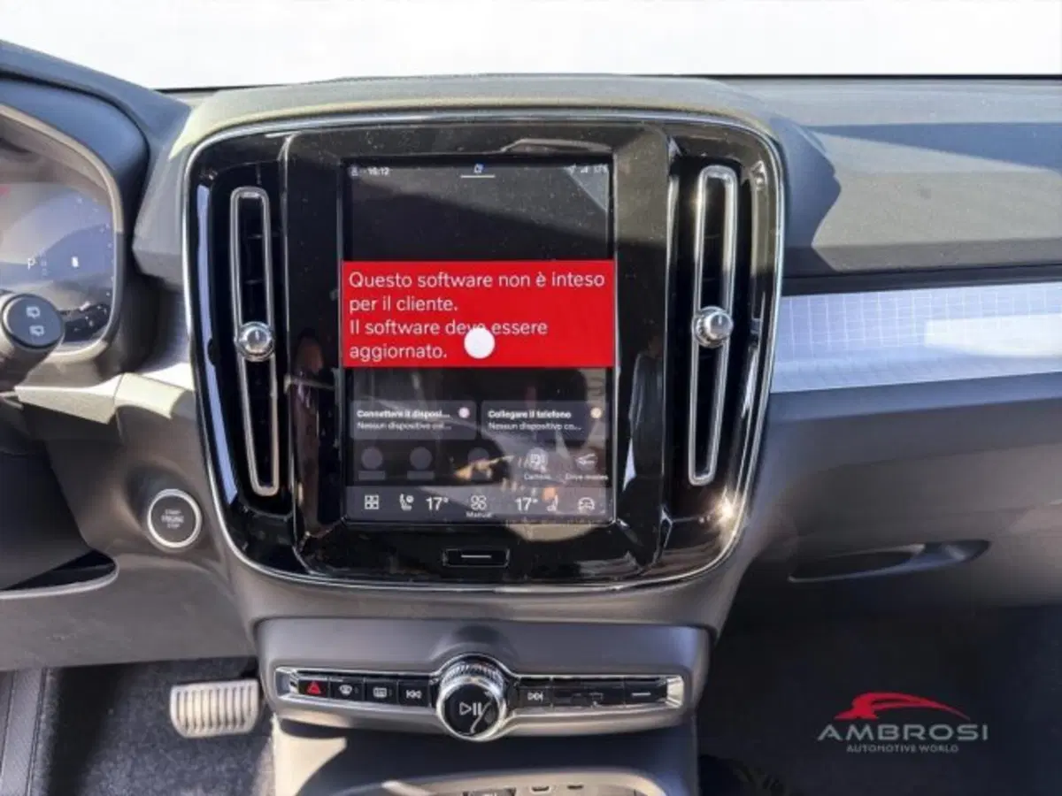 Volvo XC40 nuova a Perugia (15)