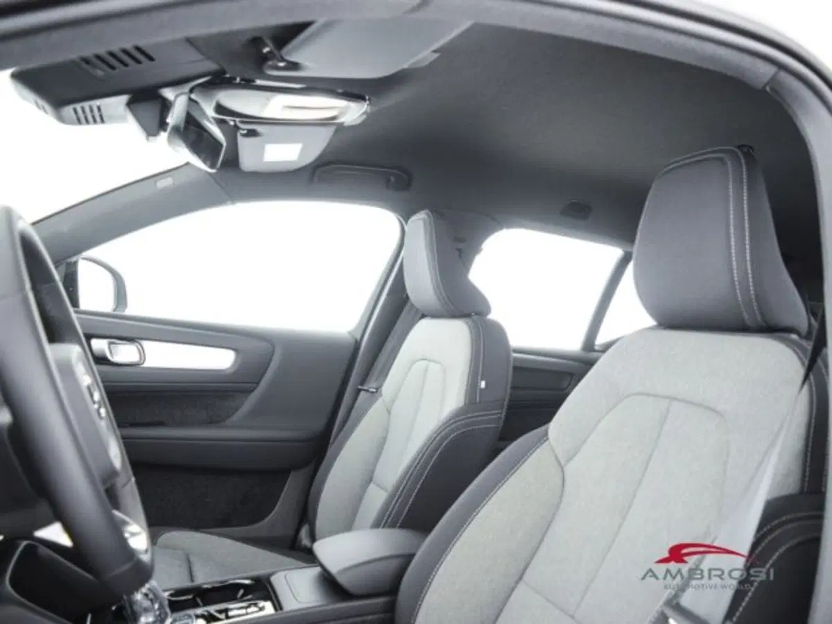 Volvo XC40 nuova a Perugia (8)
