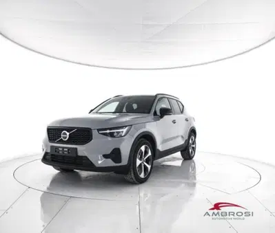 Volvo XC40 B3 automatico Plus Dark nuova a Corciano